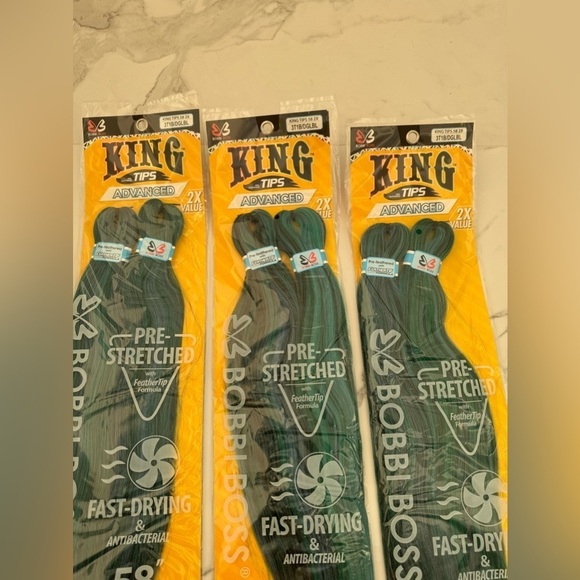 Bobbi Boss King 2X Value Pre-Streched feathered tip 58” in Blue Green - Picture 2 of 4